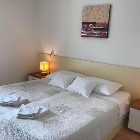 Spacious Bedroom For Two With Pool View - Pansion Hajduk Korčula Eksteriør billede