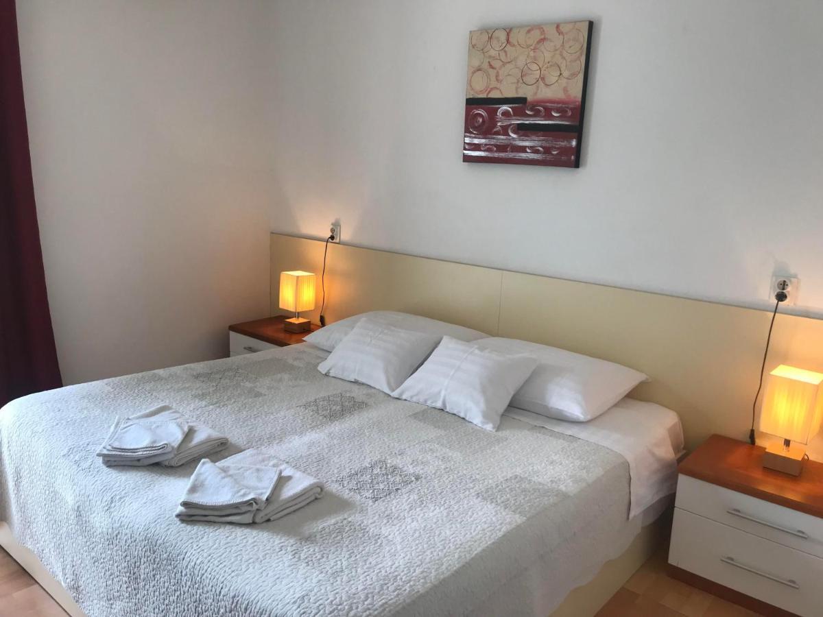 Spacious Bedroom For Two With Pool View - Pansion Hajduk Korčula Eksteriør billede