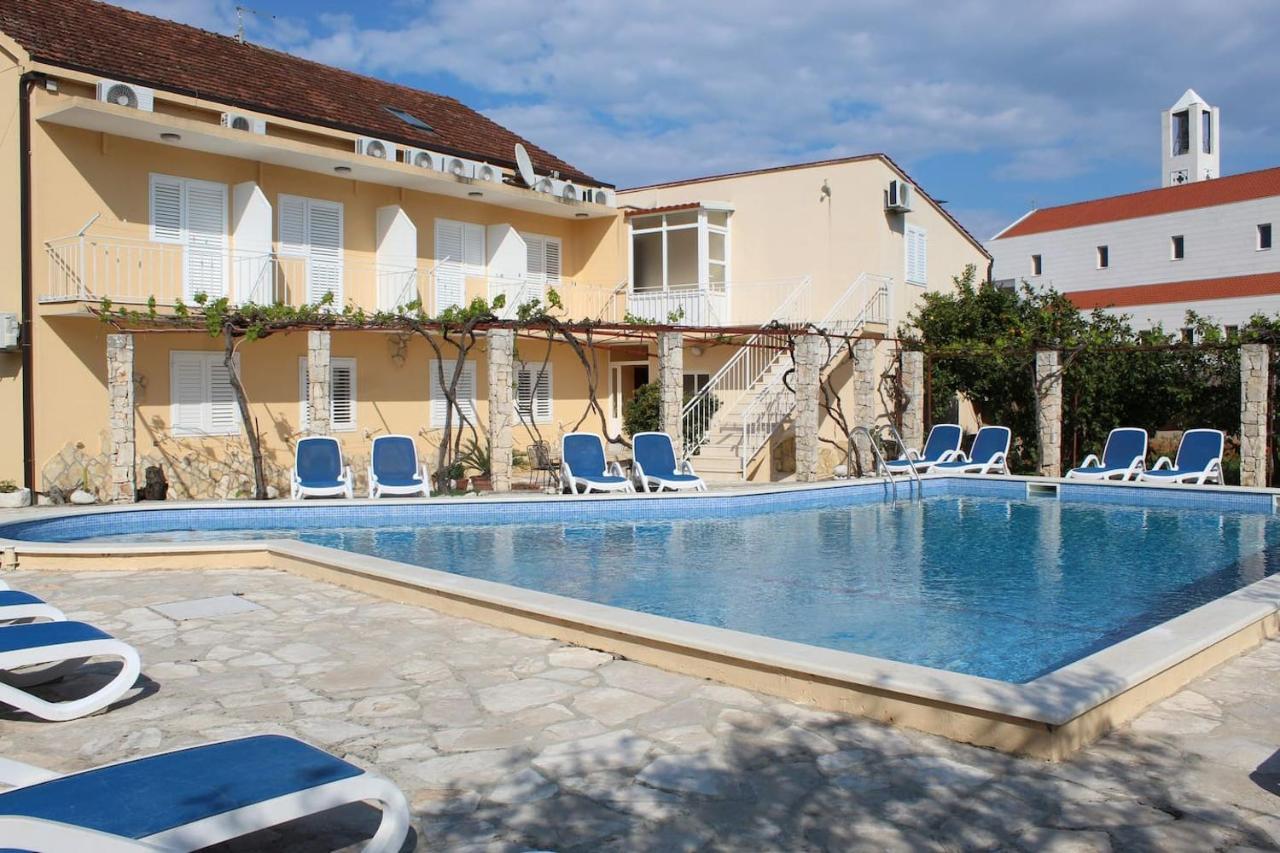 Spacious Bedroom For Two With Pool View - Pansion Hajduk Korčula Eksteriør billede