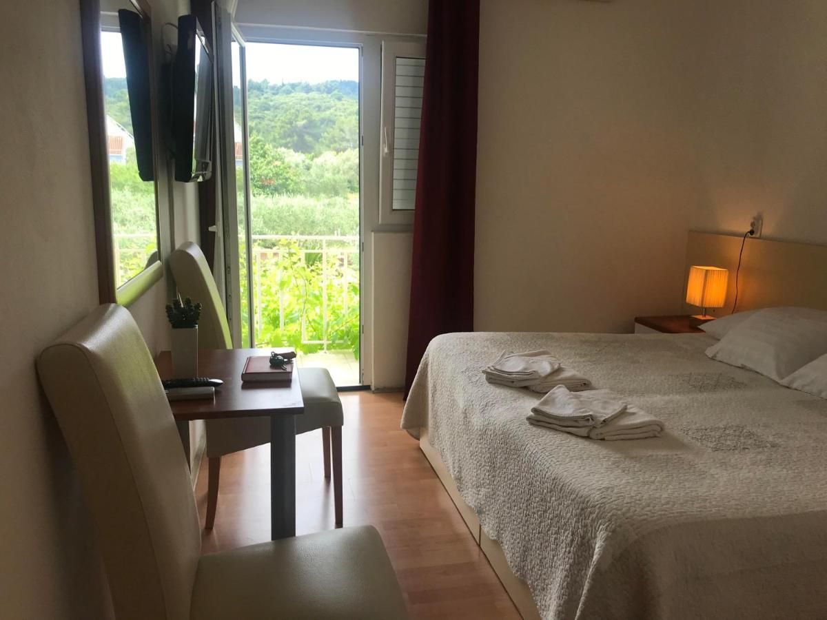 Spacious Bedroom For Two With Pool View - Pansion Hajduk Korčula Eksteriør billede
